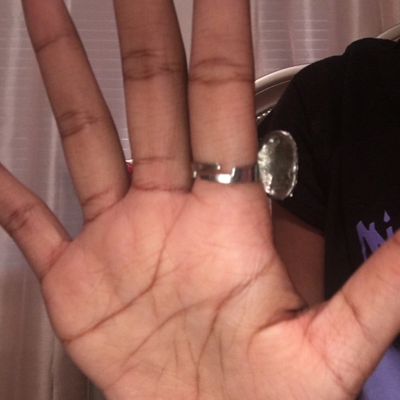 A bow ring - Picture 3 of 4